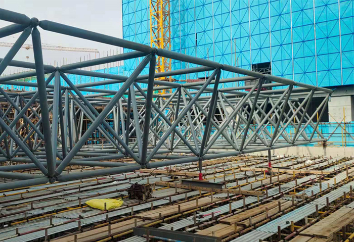 伊犁高铁东总部基地2号楼网架